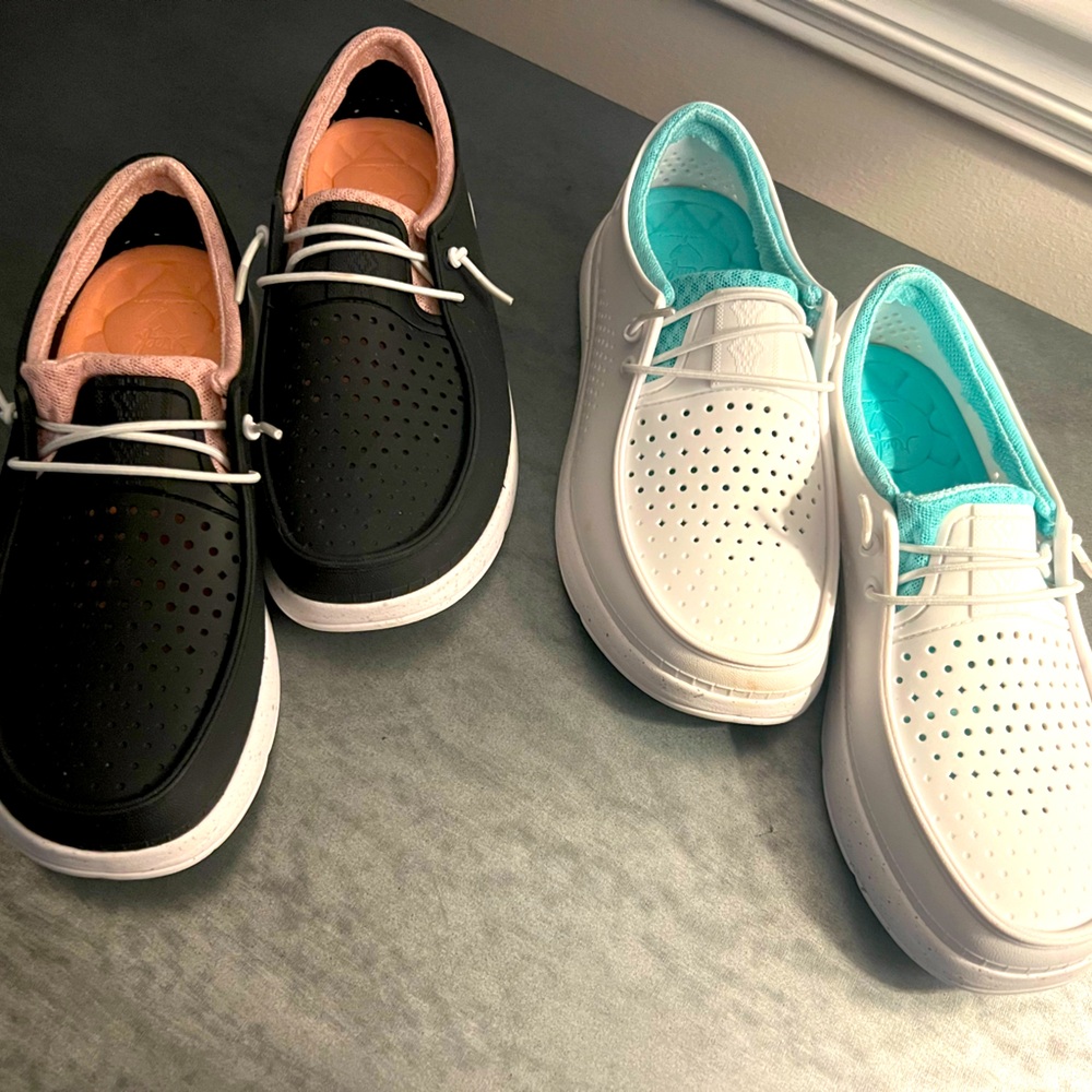 Reef Water Coast Boat Shoes (Both Size 8)